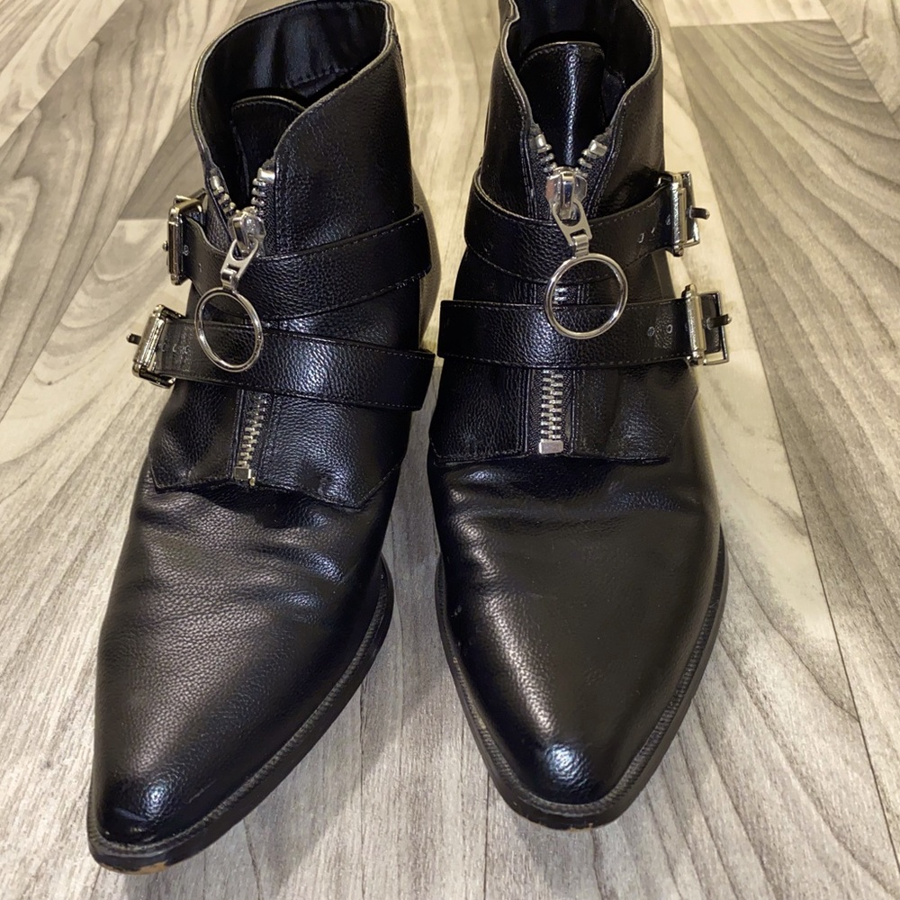 Black leather pointy toe biker shoes